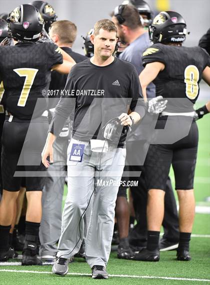 Thumbnail 1 in Graham vs. Pleasant Grove (UIL 4A Divison 2 Semifinal) photogallery.