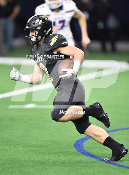 Thumbnail 1 in Graham vs. Pleasant Grove (UIL 4A Divison 2 Semifinal) photogallery.