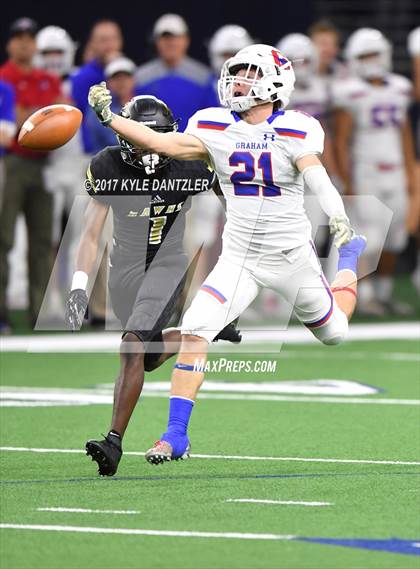 Thumbnail 3 in Graham vs. Pleasant Grove (UIL 4A Divison 2 Semifinal) photogallery.