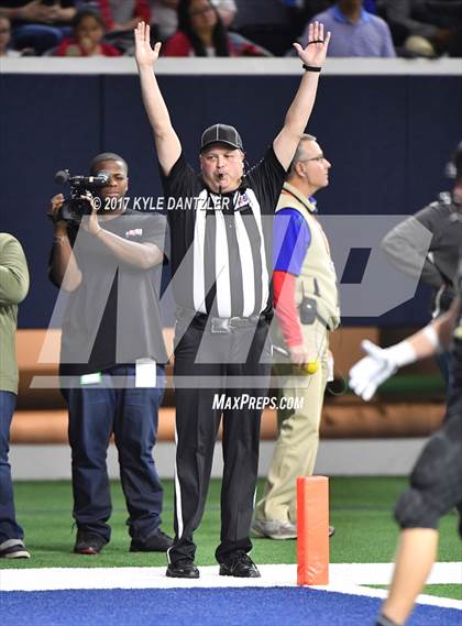 Thumbnail 2 in Graham vs. Pleasant Grove (UIL 4A Divison 2 Semifinal) photogallery.