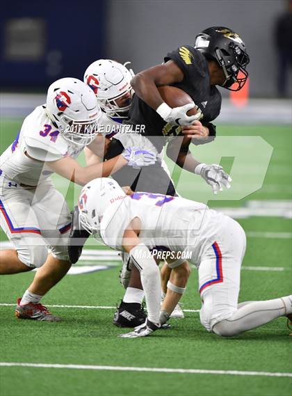 Thumbnail 2 in Graham vs. Pleasant Grove (UIL 4A Divison 2 Semifinal) photogallery.
