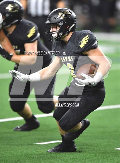 Thumbnail 2 in Graham vs. Pleasant Grove (UIL 4A Divison 2 Semifinal) photogallery.
