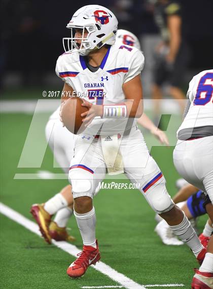 Thumbnail 3 in Graham vs. Pleasant Grove (UIL 4A Divison 2 Semifinal) photogallery.