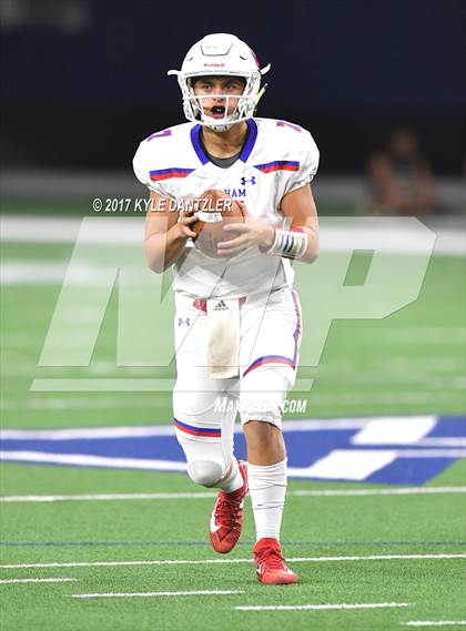 Thumbnail 2 in Graham vs. Pleasant Grove (UIL 4A Divison 2 Semifinal) photogallery.