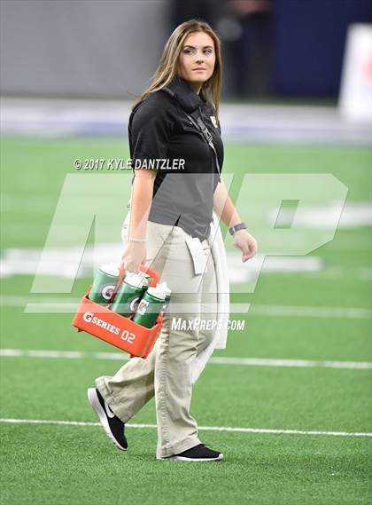 Thumbnail 2 in Graham vs. Pleasant Grove (UIL 4A Divison 2 Semifinal) photogallery.