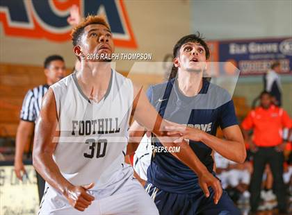 Thumbnail 1 in Elk Grove vs. Foothill (Running With the Pack) photogallery.