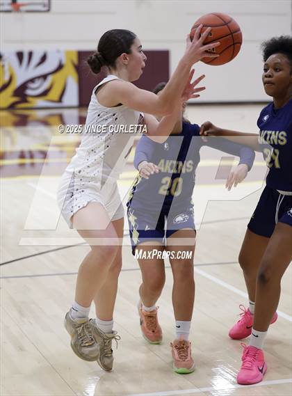 Thumbnail 1 in FR: Akins @ Dripping Springs photogallery.