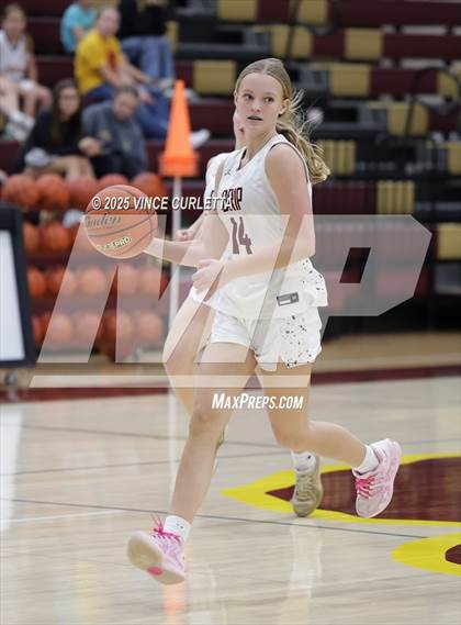 Thumbnail 2 in FR: Akins @ Dripping Springs photogallery.