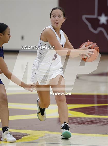 Thumbnail 1 in FR: Akins @ Dripping Springs photogallery.