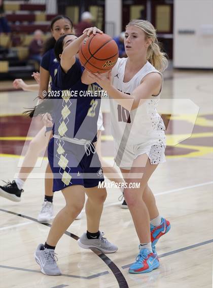 Thumbnail 2 in FR: Akins @ Dripping Springs photogallery.