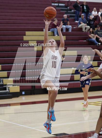 Thumbnail 2 in FR: Akins @ Dripping Springs photogallery.