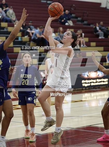 Thumbnail 1 in FR: Akins @ Dripping Springs photogallery.