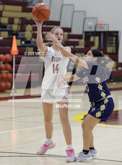 Thumbnail 2 in FR: Akins @ Dripping Springs photogallery.