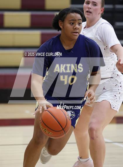 Thumbnail 2 in FR: Akins @ Dripping Springs photogallery.