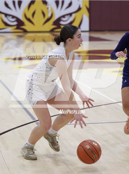 Thumbnail 2 in FR: Akins @ Dripping Springs photogallery.