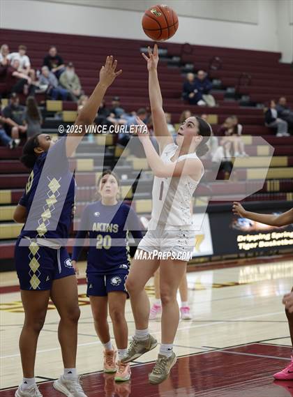 Thumbnail 3 in FR: Akins @ Dripping Springs photogallery.