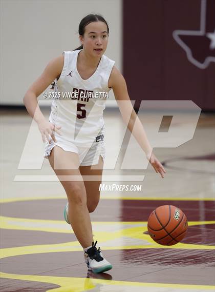 Thumbnail 2 in FR: Akins @ Dripping Springs photogallery.