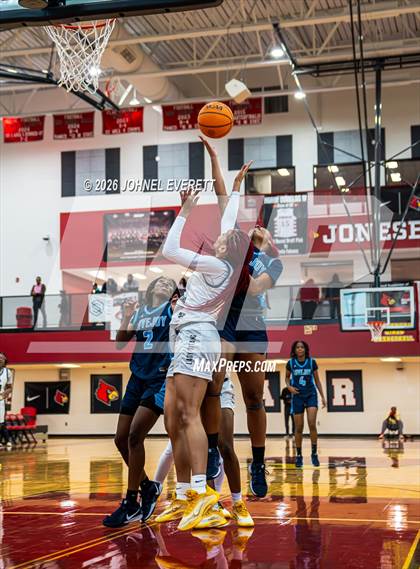 Thumbnail 1 in Drew vs. Lovejoy photogallery.