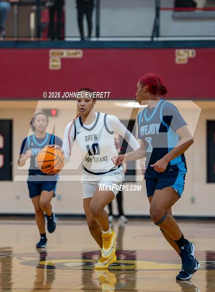 Thumbnail 3 in Drew vs. Lovejoy photogallery.