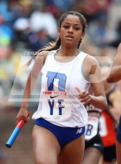 Thumbnail 2 in Penn Relays (Girls 4 x 400) photogallery.