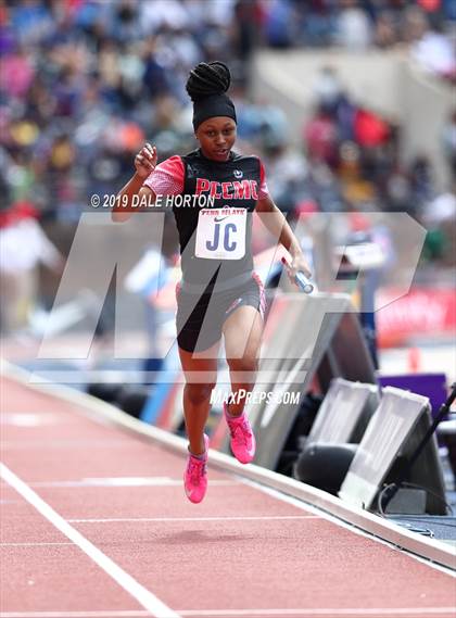 Thumbnail 1 in Penn Relays (Girls 4 x 400) photogallery.