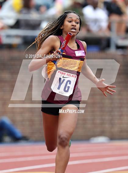 Thumbnail 3 in Penn Relays (Girls 4 x 400) photogallery.