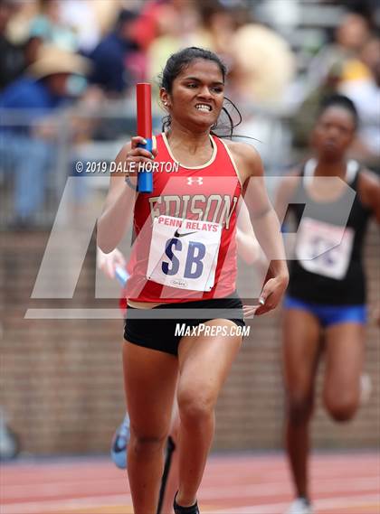 Thumbnail 2 in Penn Relays (Girls 4 x 400) photogallery.