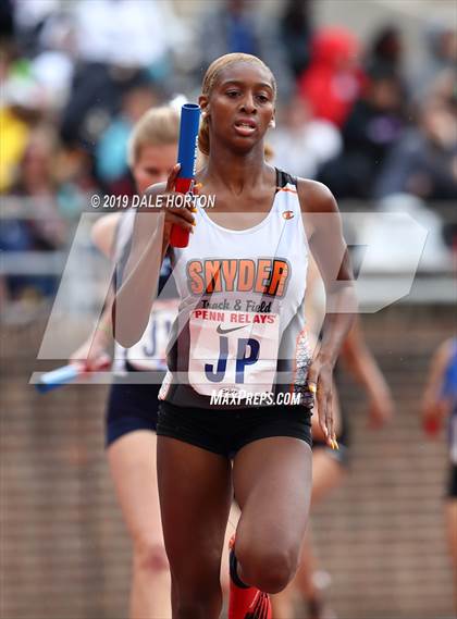 Thumbnail 3 in Penn Relays (Girls 4 x 400) photogallery.