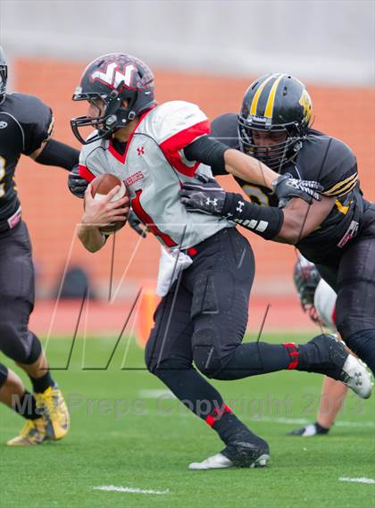 Thumbnail 3 in Brennan vs. Victoria West (UIL 4A D1 Regional Playoffs) photogallery.