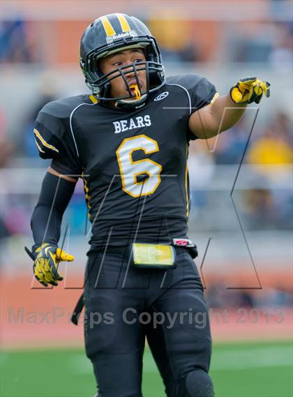 Thumbnail 2 in Brennan vs. Victoria West (UIL 4A D1 Regional Playoffs) photogallery.