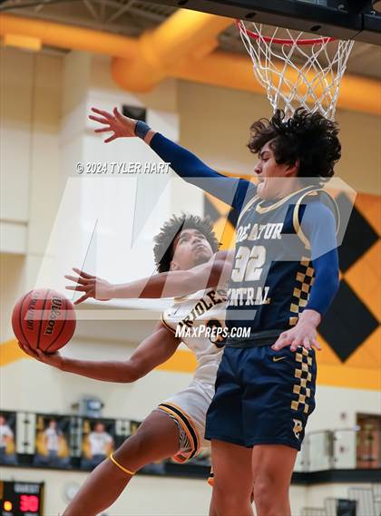 Thumbnail 2 in JV: Decatur Central A Avon photogallery.