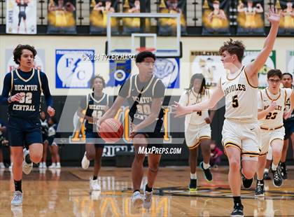 Thumbnail 3 in JV: Decatur Central A Avon photogallery.