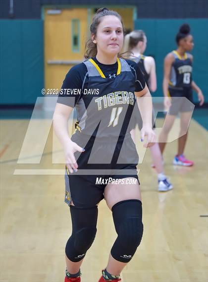 Thumbnail 3 in Gilbert vs Campo Verde photogallery.