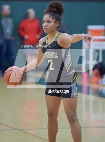 Thumbnail 3 in Gilbert vs Campo Verde photogallery.