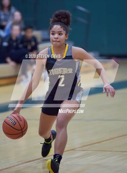 Thumbnail 3 in Gilbert vs Campo Verde photogallery.