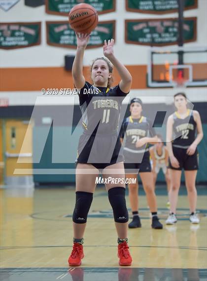 Thumbnail 3 in Gilbert vs Campo Verde photogallery.