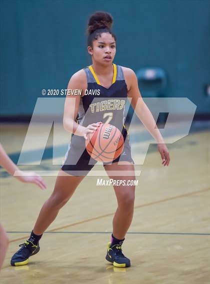 Thumbnail 3 in Gilbert vs Campo Verde photogallery.