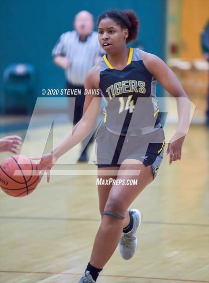 Thumbnail 3 in Gilbert vs Campo Verde photogallery.