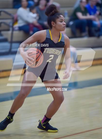 Thumbnail 3 in Gilbert vs Campo Verde photogallery.