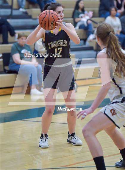 Thumbnail 3 in Gilbert vs Campo Verde photogallery.