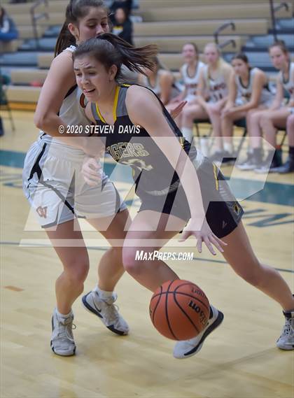 Thumbnail 3 in Gilbert vs Campo Verde photogallery.