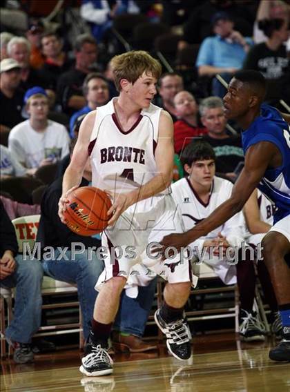 Thumbnail 2 in Bronte vs. Roxton (UIL 1A Semifinal) photogallery.