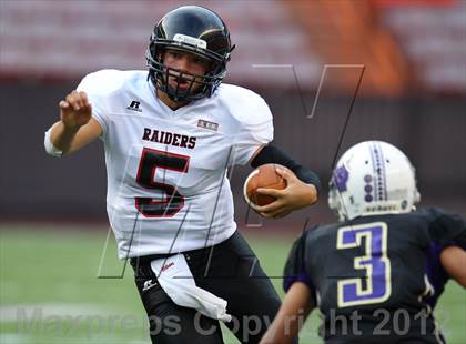 Thumbnail 2 in Damien vs. 'Iolani photogallery.