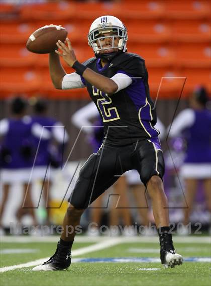 Thumbnail 2 in Damien vs. 'Iolani photogallery.