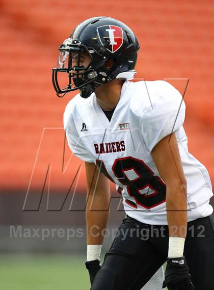 Thumbnail 2 in Damien vs. 'Iolani photogallery.