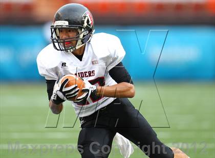 Thumbnail 3 in Damien vs. 'Iolani photogallery.