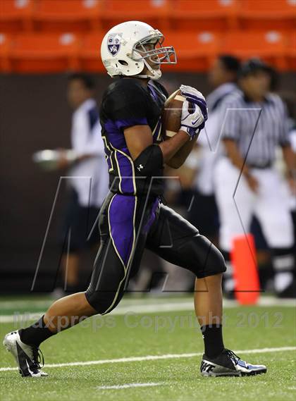 Thumbnail 3 in Damien vs. 'Iolani photogallery.