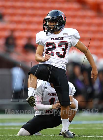 Thumbnail 2 in Damien vs. 'Iolani photogallery.