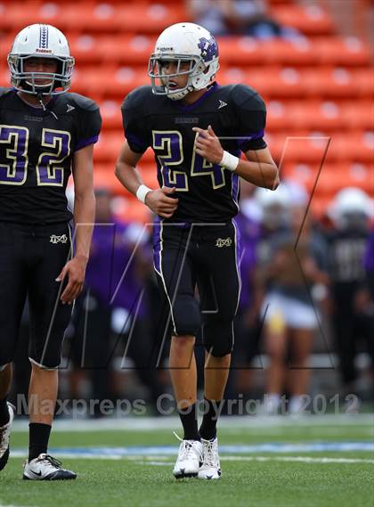 Thumbnail 3 in Damien vs. 'Iolani photogallery.