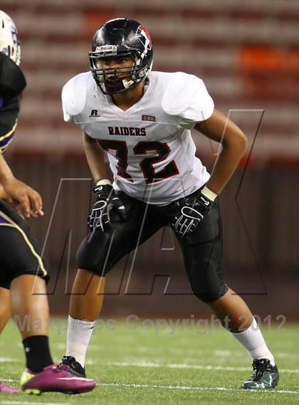 Thumbnail 2 in Damien vs. 'Iolani photogallery.
